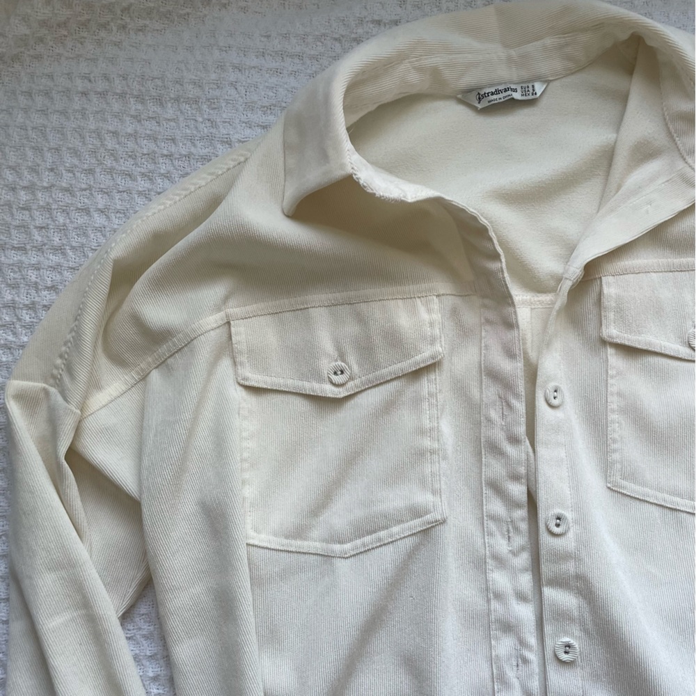 BRAND NEW! Stradivarius ribbed button down size small